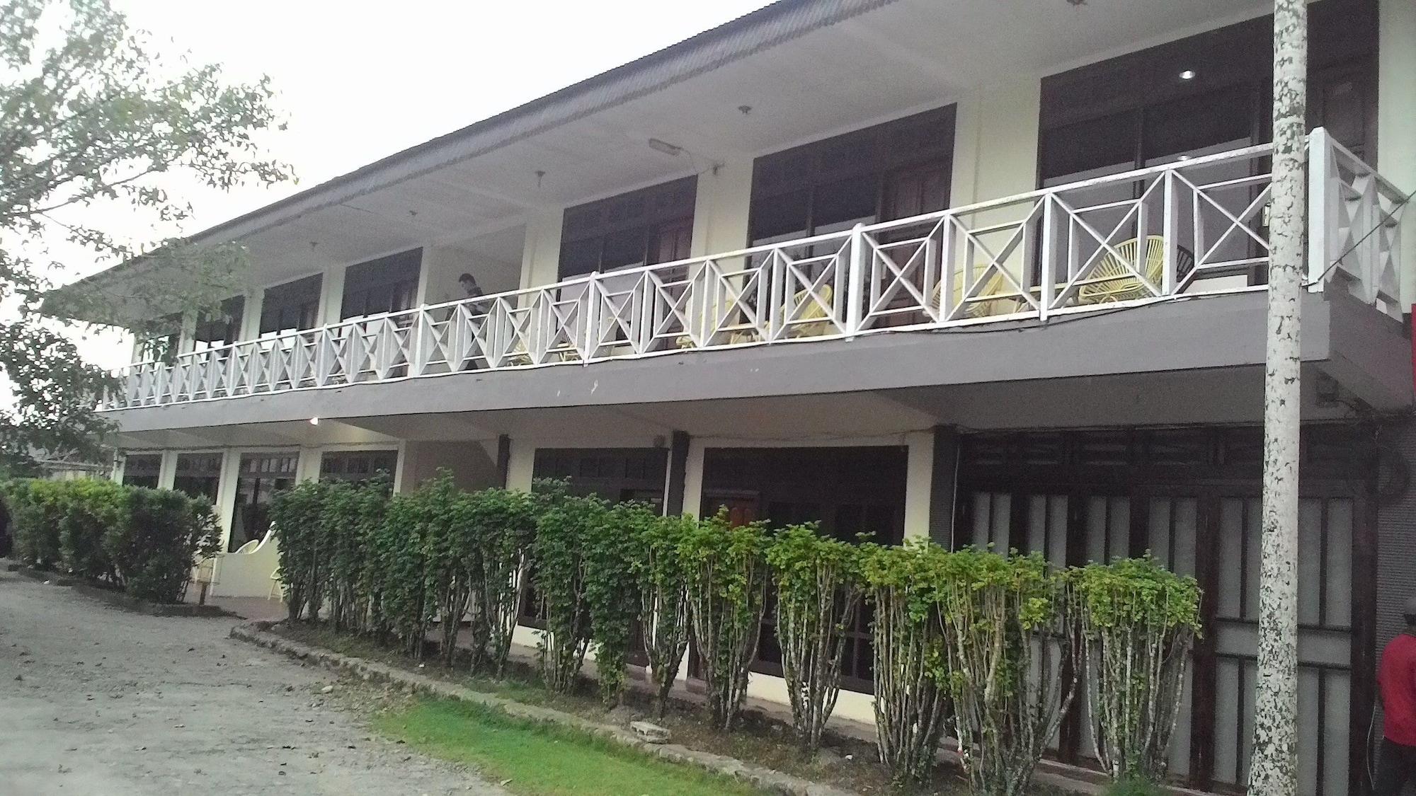 Serayu Hotel Timika Esterno foto