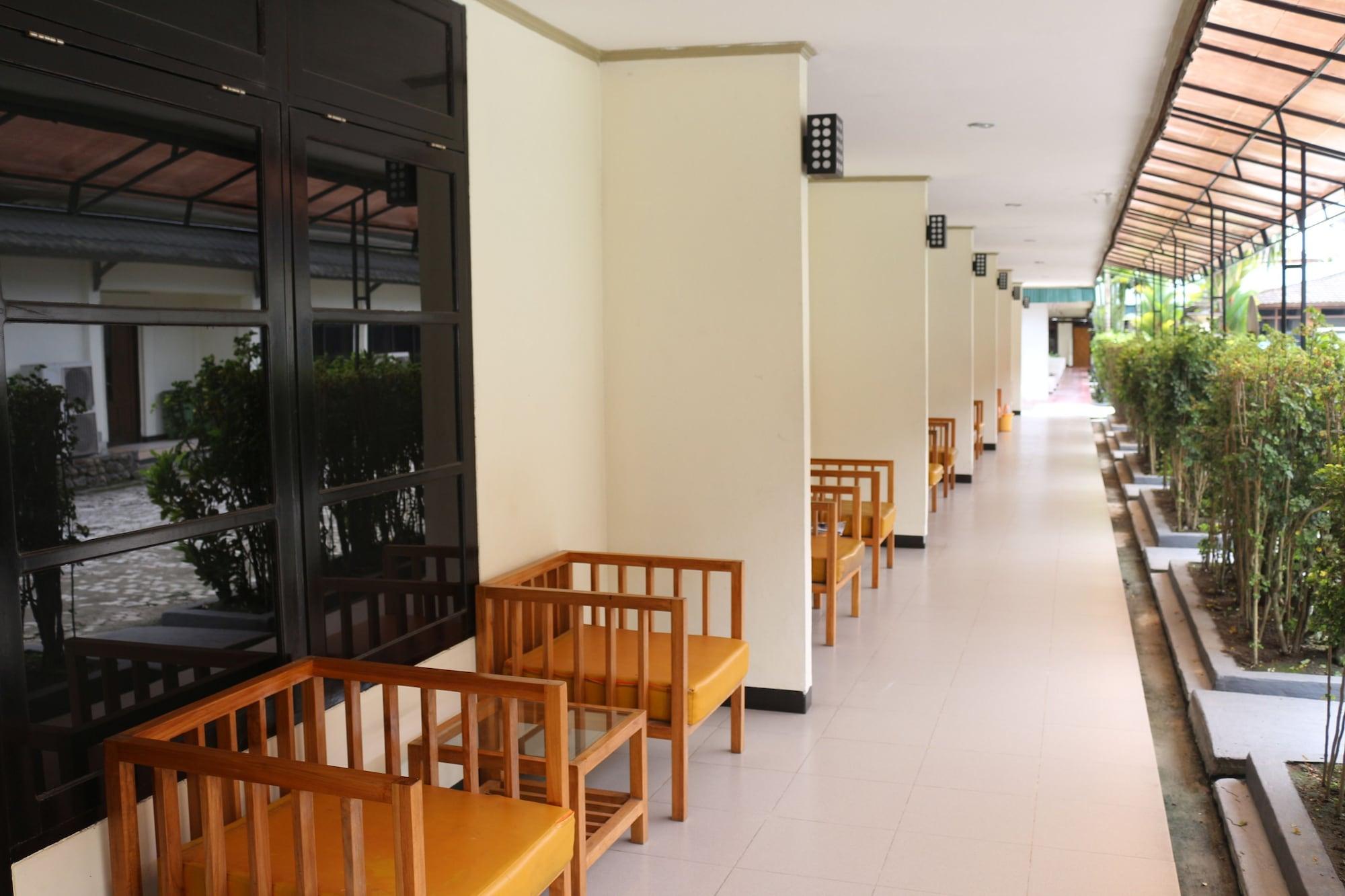 Serayu Hotel Timika Esterno foto