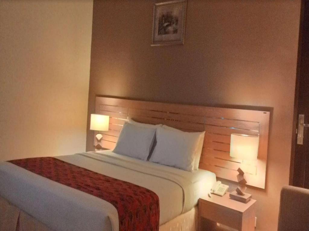 Serayu Hotel Timika Esterno foto