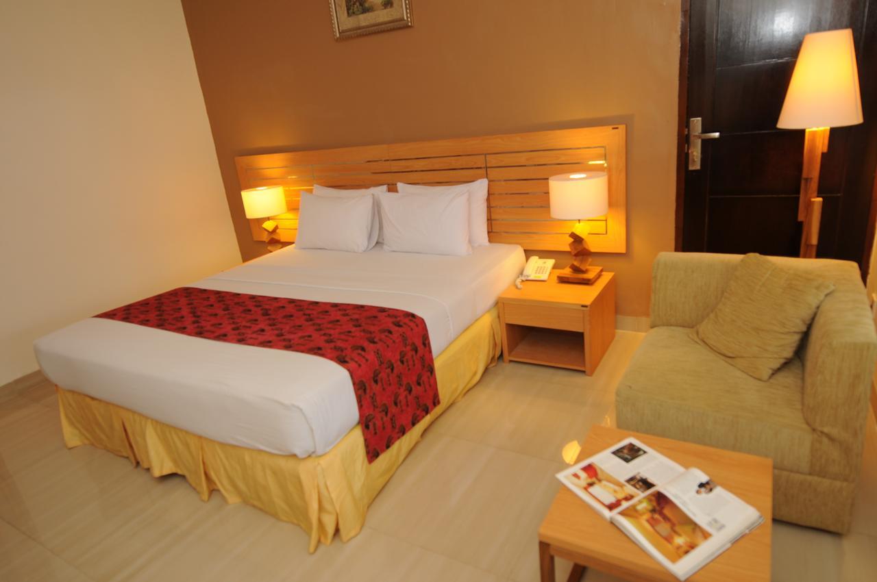Serayu Hotel Timika Esterno foto
