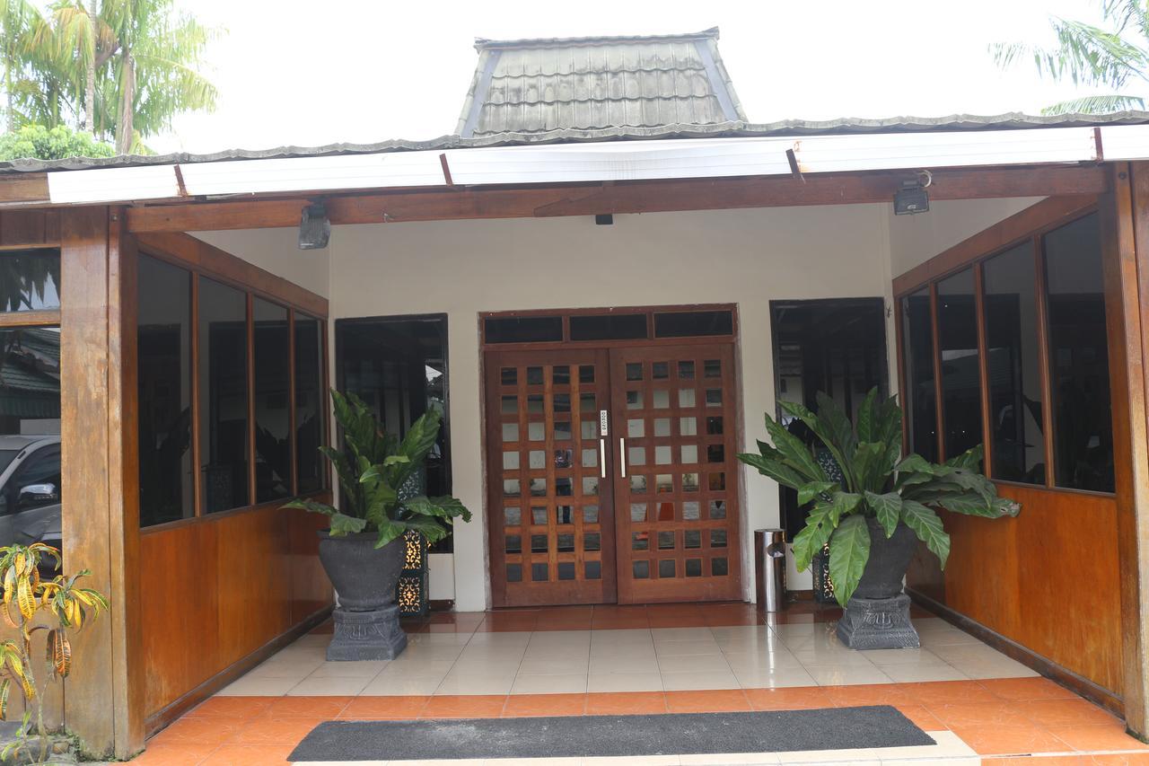 Serayu Hotel Timika Esterno foto